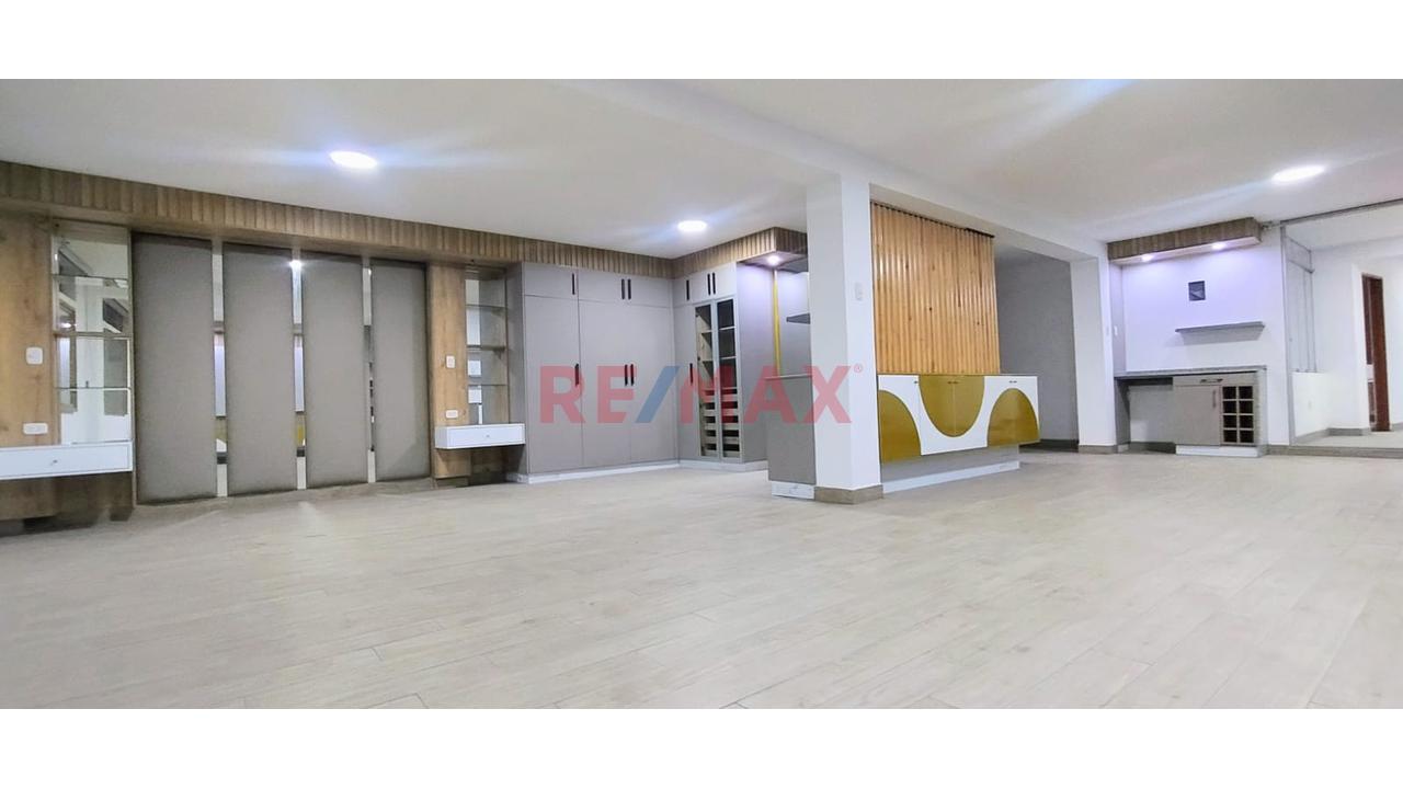 Se Vende Casa Moderna De 3 Pisos Con Azotea Y Cochera — foto 8