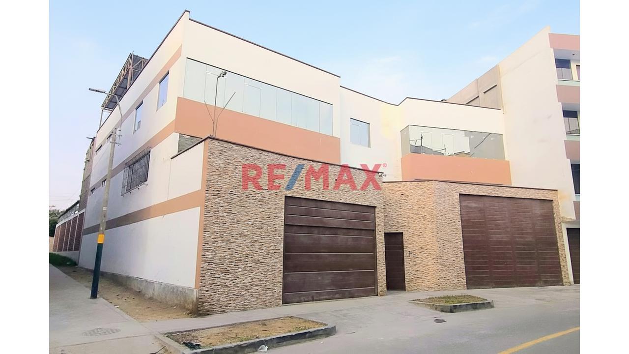 Se Vende Casa Moderna De 3 Pisos Con Azotea Y Cochera