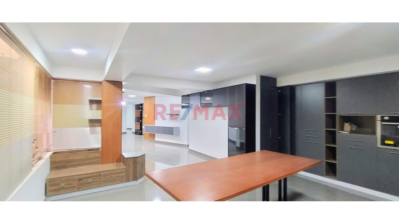 Se Vende Casa Moderna De 3 Pisos Con Azotea Y Cochera — foto 12