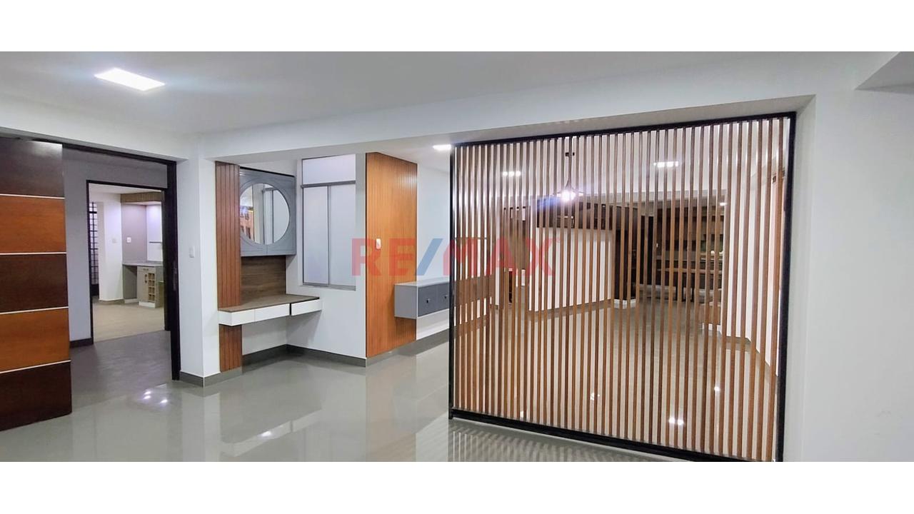 Se Vende Casa Moderna De 3 Pisos Con Azotea Y Cochera — foto 6