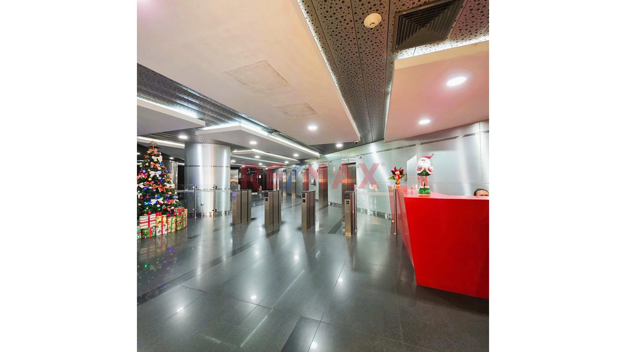 Se Vende Oficina De 581 Mt2 En El Piso 13 De Edificio Empresarial Gerpal - Zona Céntrica De Miraflores - 2