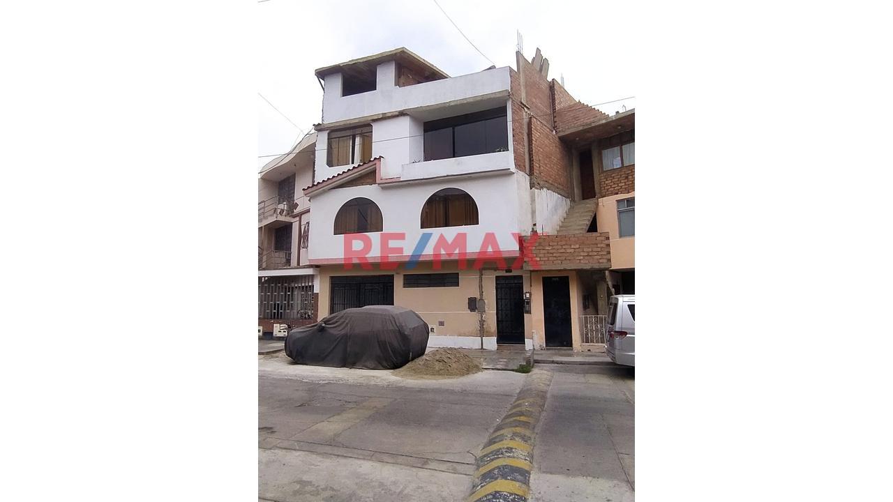Se Vende Casa, Calle Arequipa, San Martin De Porres