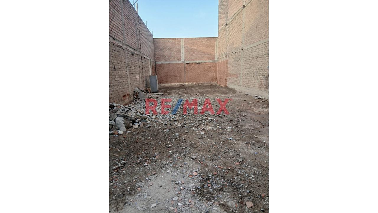 Bajó De Precio ¡Oportunidad Única En Urbanización Palmeras Del Sol, Callao! 140M2