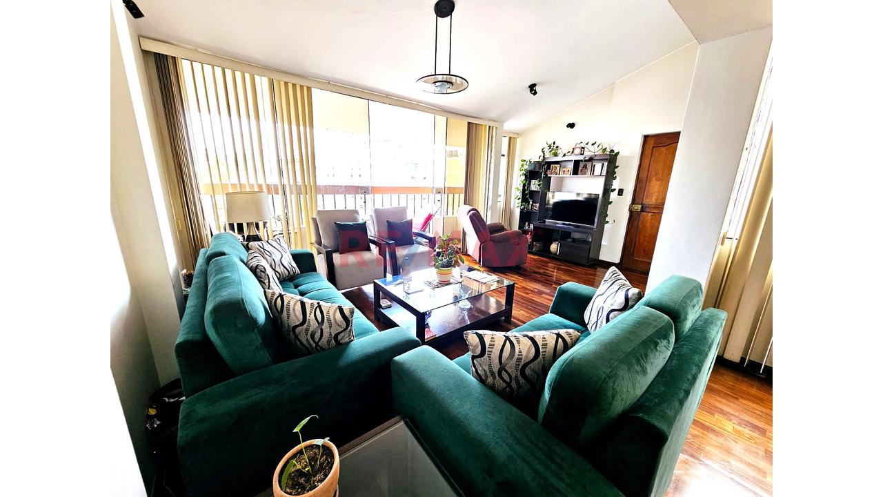 Venta De Flat De 121 M2, Con Balcon Cerca A. Galvez Barrenechea — foto 3