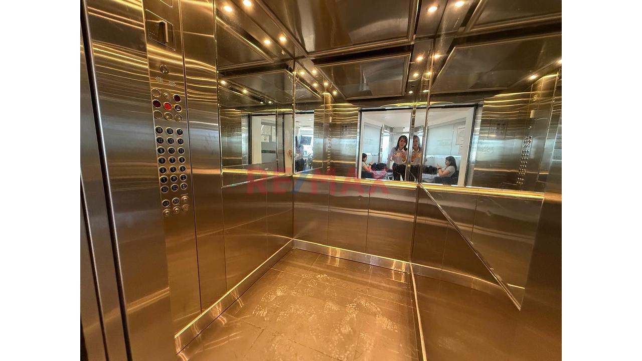 Venta De  Amplias Oficinas En Carnaval Y Moreyra San Isidro Con Estacionamientos — foto 6
