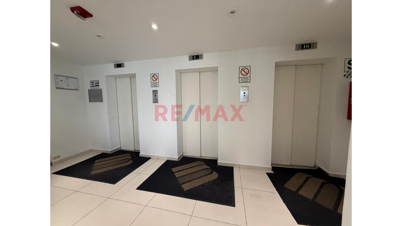 Venta De  Amplias Oficinas En Carnaval Y Moreyra San Isidro Con Estacionamientos — foto 5