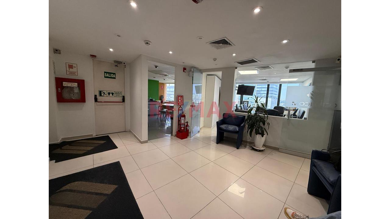 Venta De  Amplias Oficinas En Carnaval Y Moreyra San Isidro Con Estacionamientos — foto 4