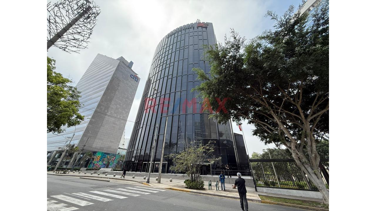 Venta De  Amplias Oficinas En Carnaval Y Moreyra San Isidro Con Estacionamientos
