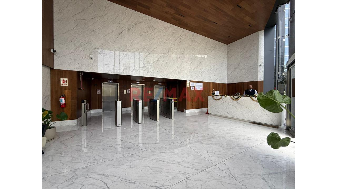 Venta De  Amplias Oficinas En Carnaval Y Moreyra San Isidro Con Estacionamientos — foto 3
