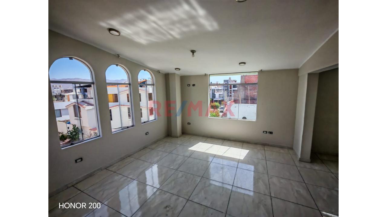 Lindo Departamento Urb. El Dorado 3 Habitaciones 3Er. Piso En Esquina — foto 8