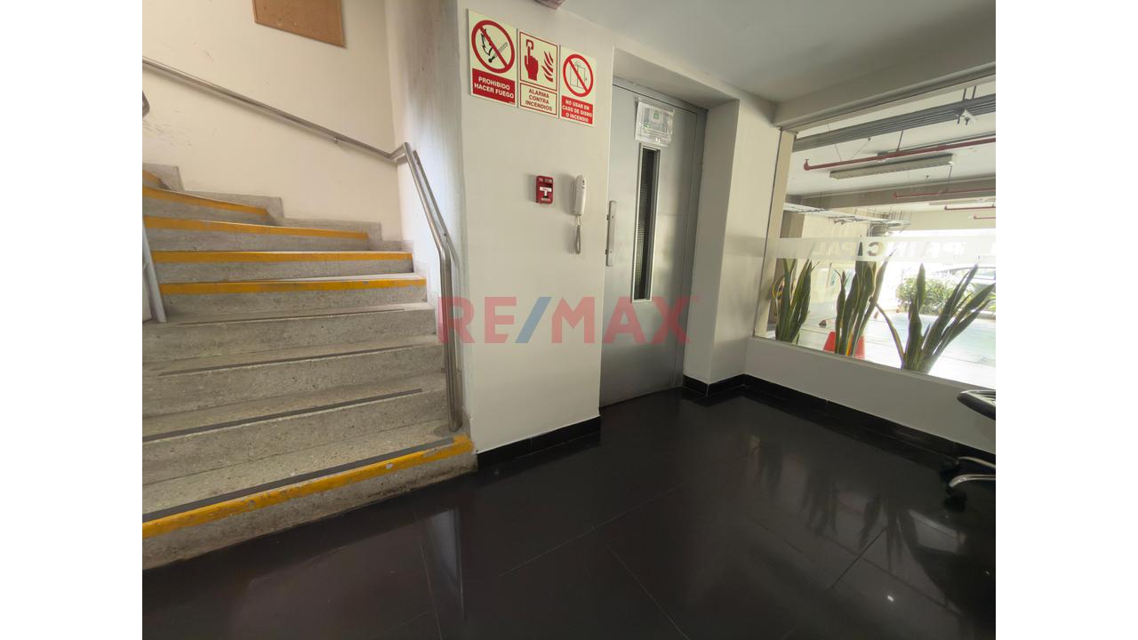 Venta De Oficina De 131M2 En San Isidro Con Cochera En 8Vo Piso — foto 12