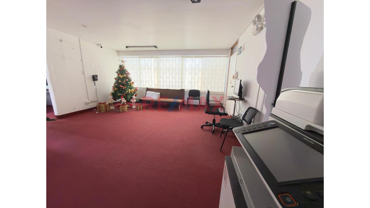 Venta De Oficina De 131M2 En San Isidro Con Cochera En 8Vo Piso — foto 3