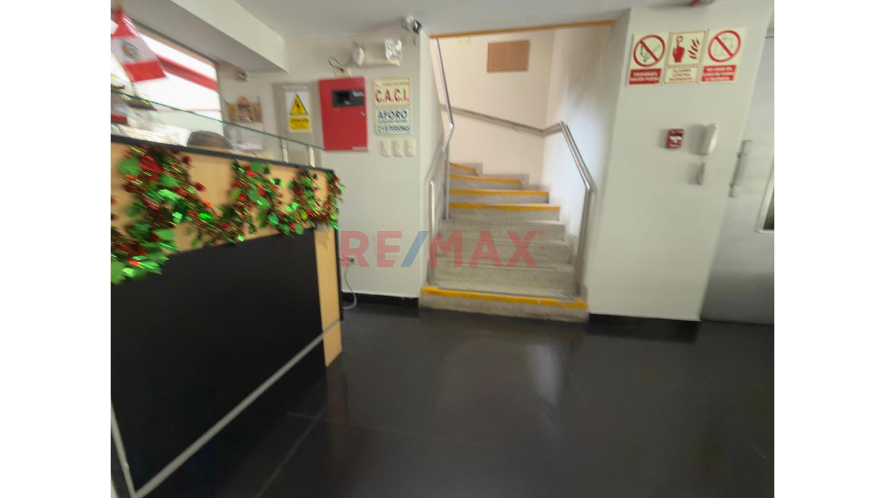 Venta De Oficina De 131M2 En San Isidro Con Cochera En 8Vo Piso — foto 11