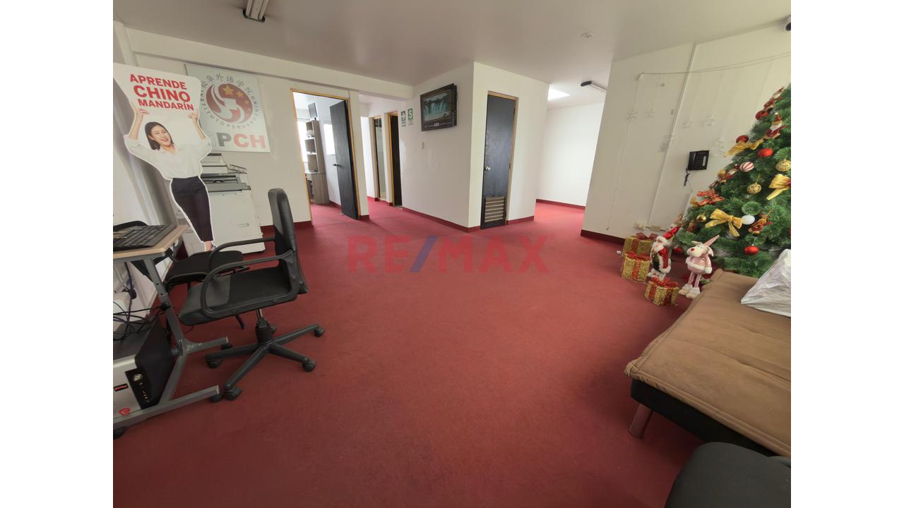 Venta De Oficina De 131M2 En San Isidro Con Cochera En 8Vo Piso — foto 8