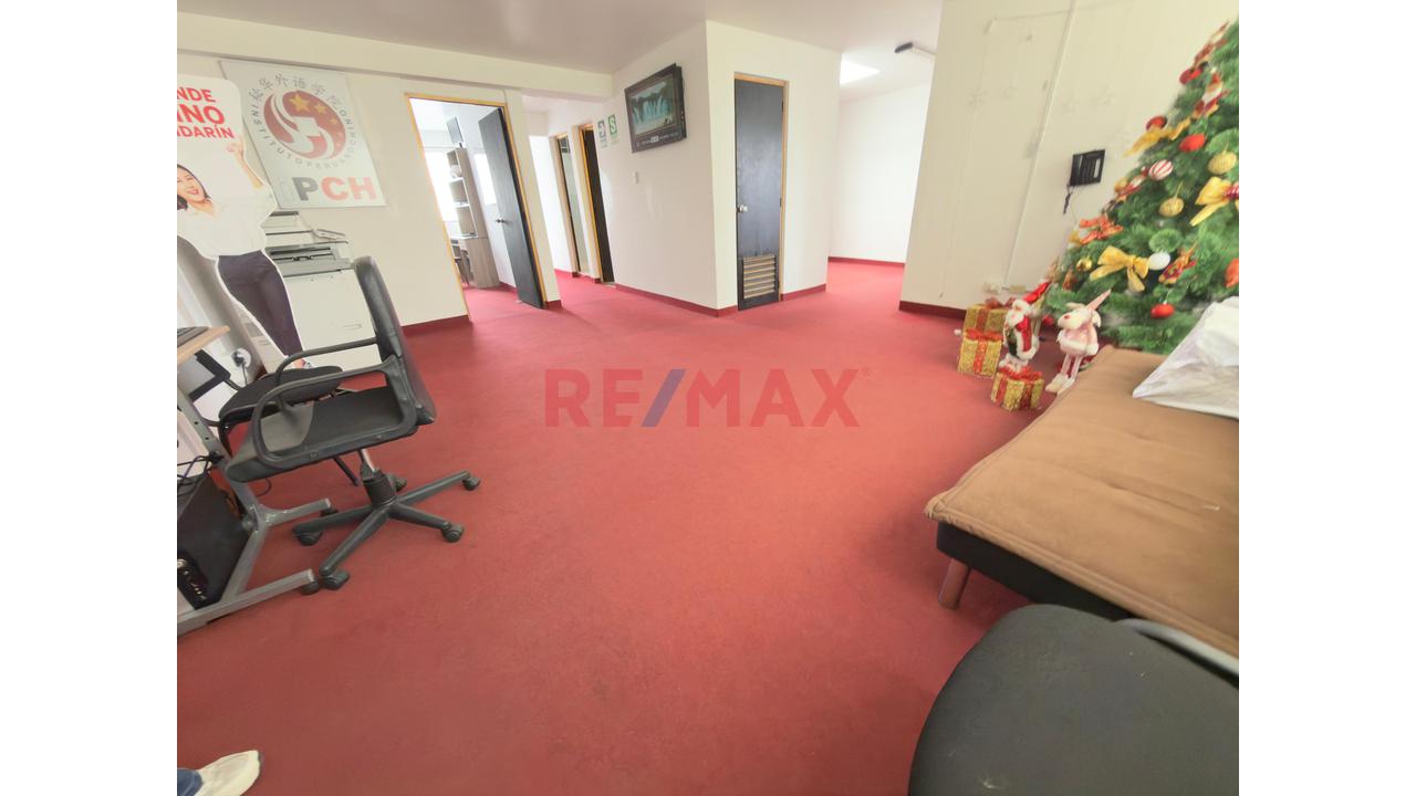 Venta De Oficina De 131M2 En San Isidro Con Cochera En 8Vo Piso — foto 4