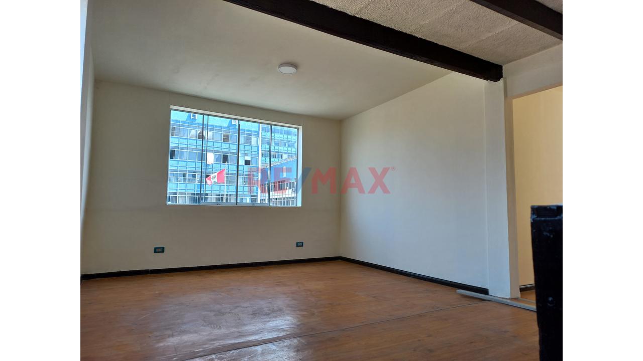 Azotea Con Departamento Por Remodelar  En San Isidro, Frente Al Hospital De La Fap — foto 8