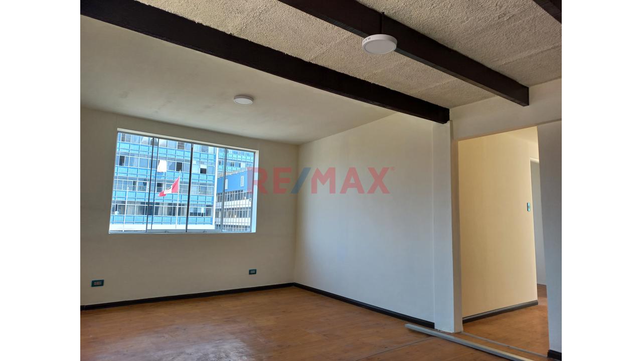 Azotea Con Departamento Por Remodelar  En San Isidro, Frente Al Hospital De La Fap — foto 9