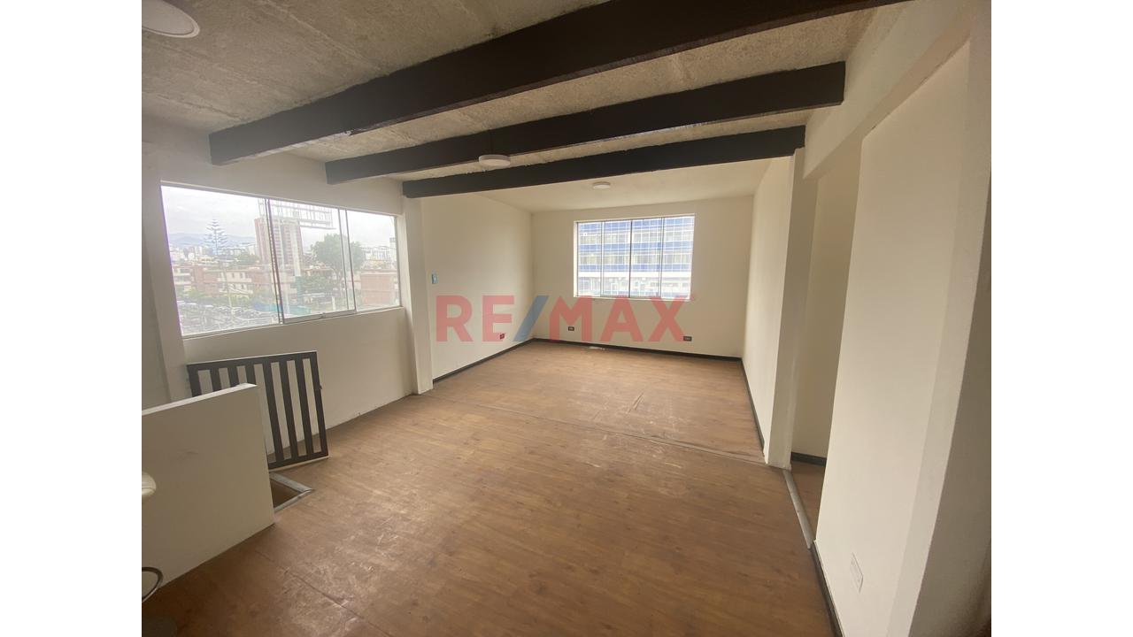 Azotea Con Departamento Por Remodelar  En San Isidro, Frente Al Hospital De La Fap — foto 6