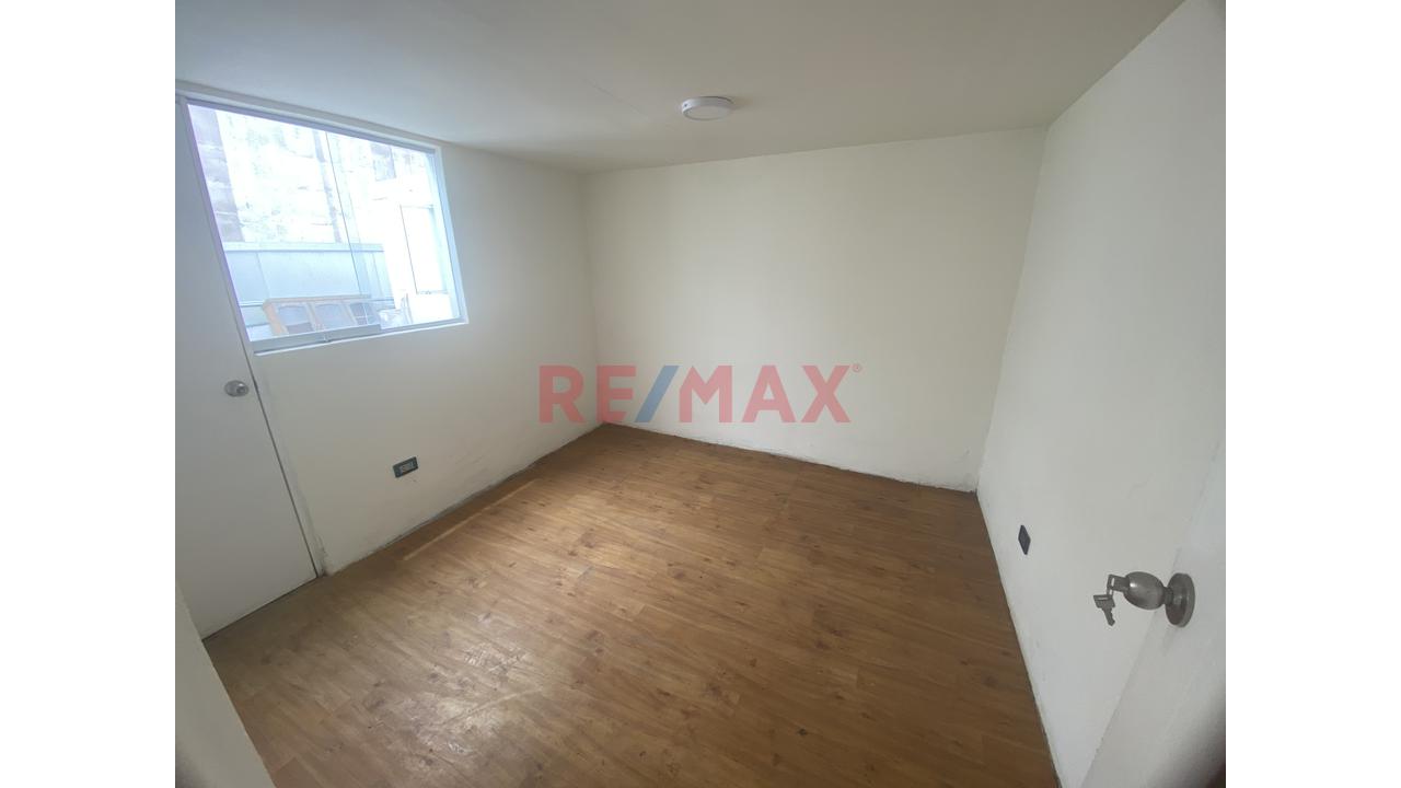 Azotea Con Departamento Por Remodelar  En San Isidro, Frente Al Hospital De La Fap — foto 4