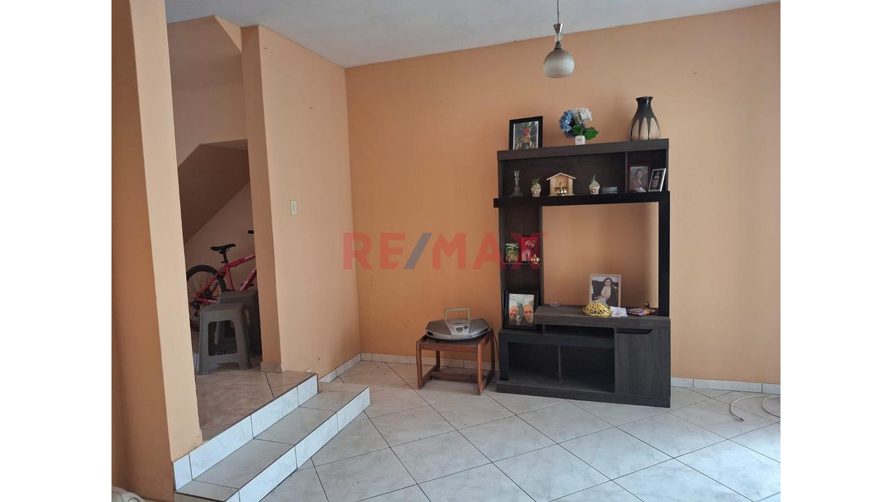 Venta De Casa De 3 Pisos Mas Aires En Urb. Juan Pablo Ii - Callao — foto 8