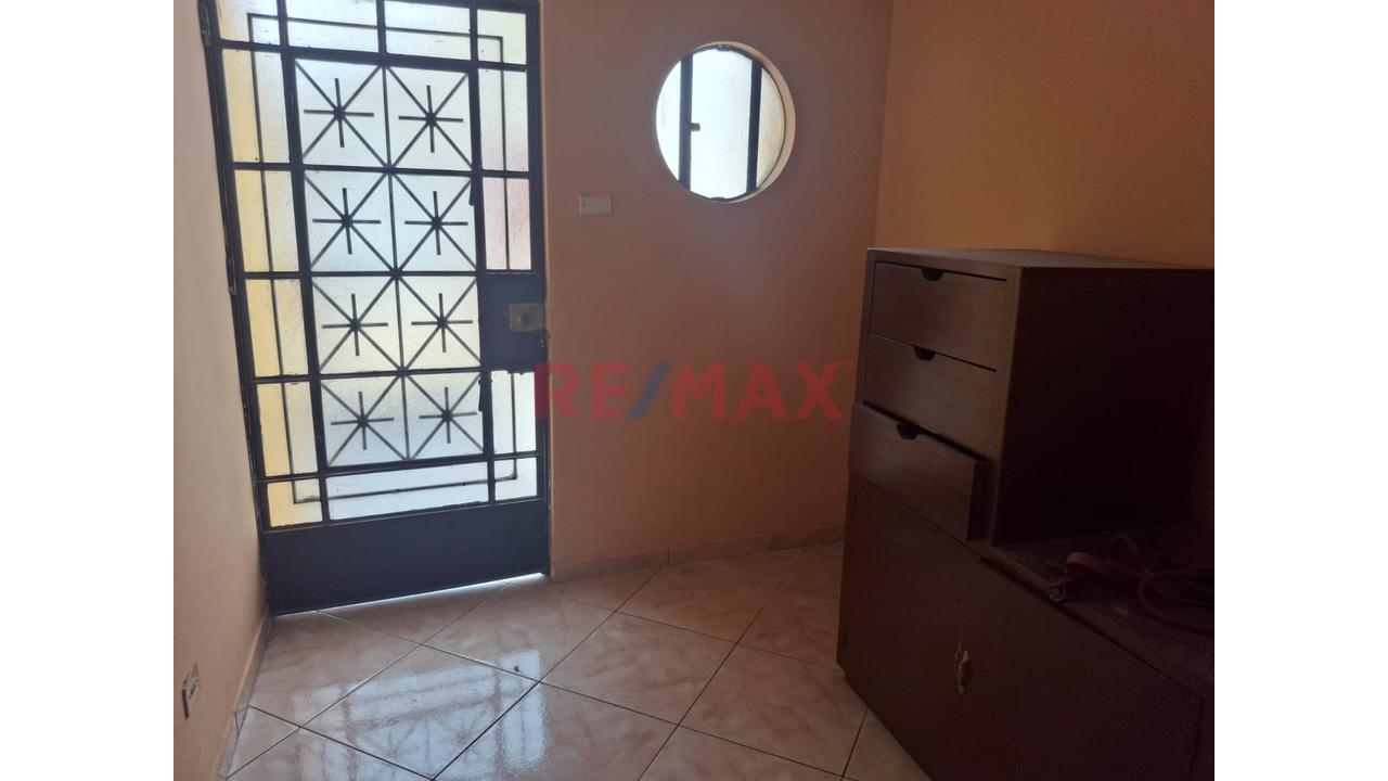 Venta De Casa De 3 Pisos Mas Aires En Urb. Juan Pablo Ii - Callao — foto 2