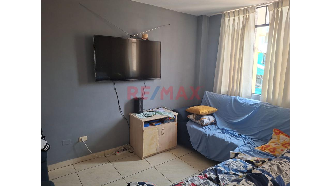 Venta De Casa De 3 Pisos Mas Aires En Urb. Juan Pablo Ii - Callao — foto 15
