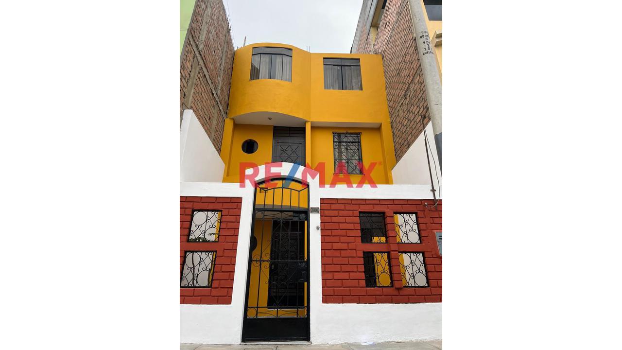 Venta De Casa De 3 Pisos Mas Aires En Urb. Juan Pablo Ii - Callao