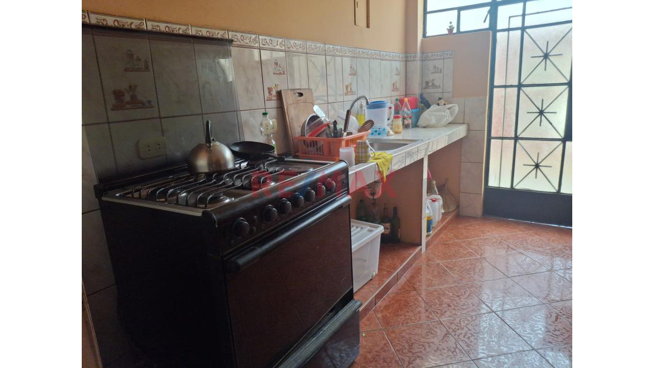 Venta De Casa De 3 Pisos Mas Aires En Urb. Juan Pablo Ii - Callao — foto 5