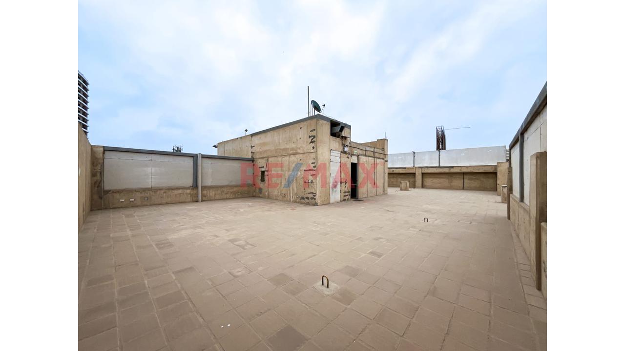 Alquilo Edificio Comercial En Esquina De Av Universitaria Y Av La Marina - San  Miguel — foto 6