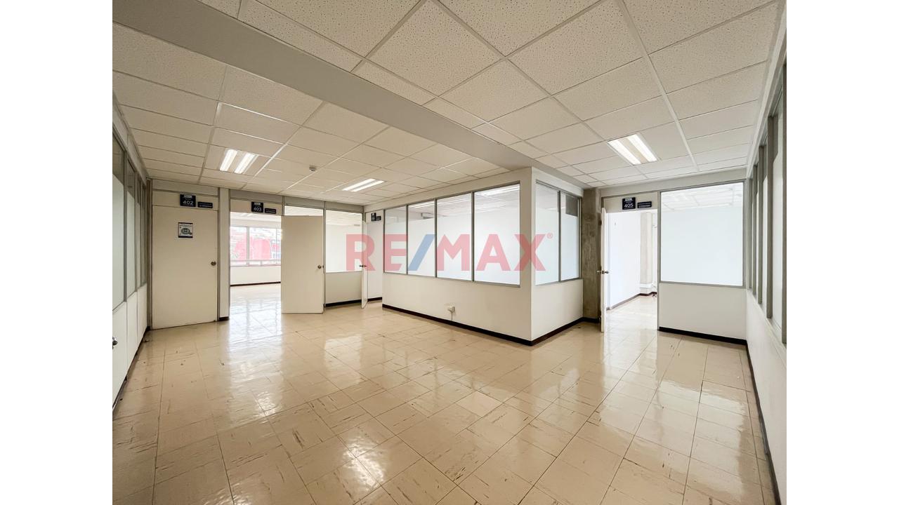 Alquilo Edificio Comercial En Esquina De Av Universitaria Y Av La Marina - San  Miguel — foto 7