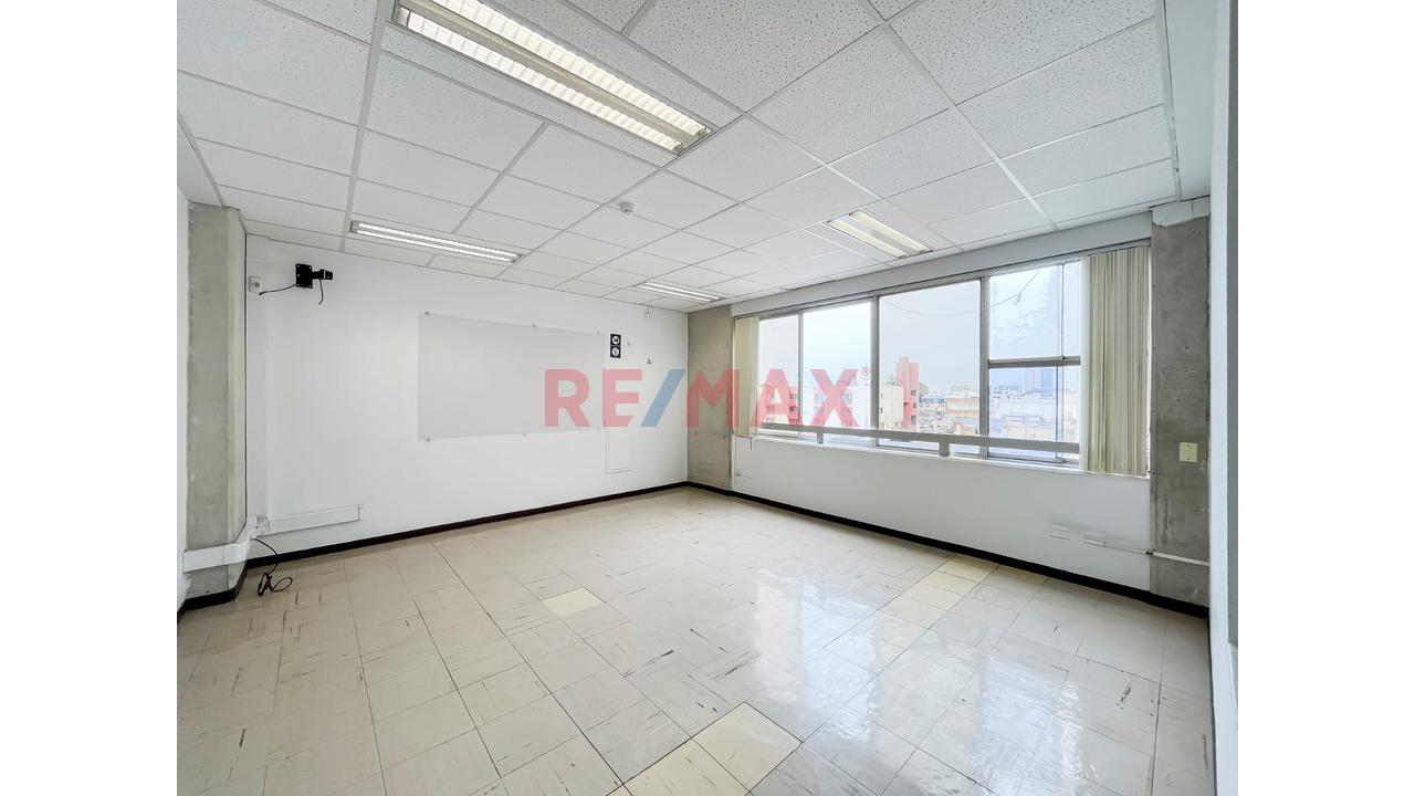 Alquilo Edificio Comercial En Esquina De Av Universitaria Y Av La Marina - San  Miguel — foto 9