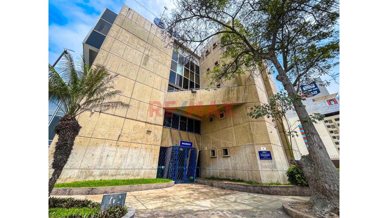 Alquilo Edificio Comercial En Esquina De Av Universitaria Y Av La Marina - San  Miguel - 17