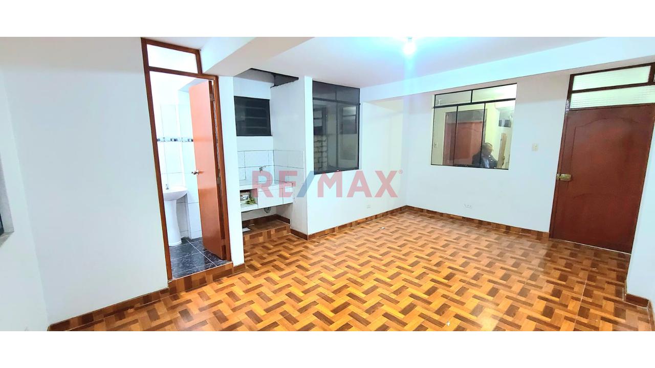 Alquiler De Departamento Zona Comercial En San Martín De Porres 60 M²