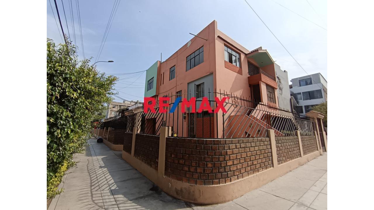 Venta Casa  3 Pisos Incluye Departamento Independiente