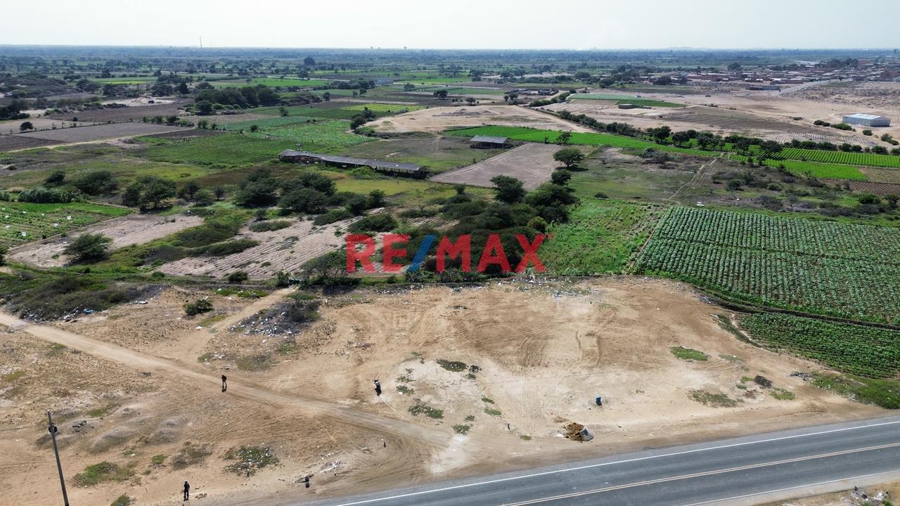Terreno En Venta A Filo De Pista - Ciudad Eten - 1