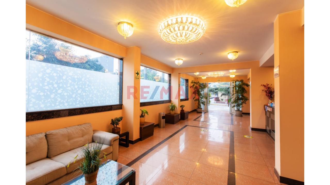Se Vende Excelente Edificio De Muy Buena Construccion En El Corazon De Santa Beatriz - 2