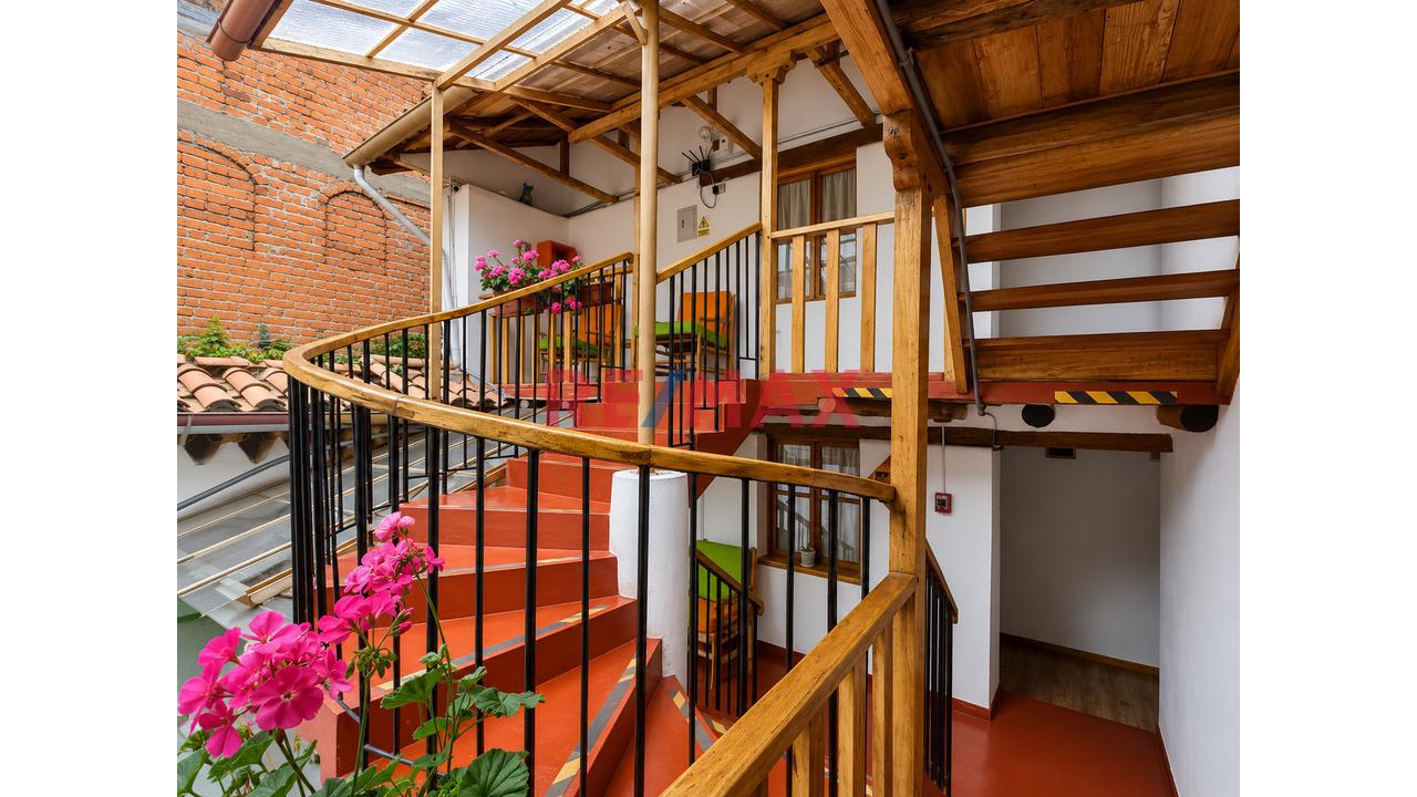 ¡Gran Oportunidad De Inversión! Hotel + Restaurante En Venta En San Blas, Cusco - 1