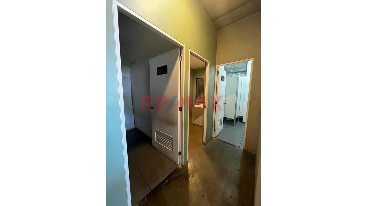 Venta De Local Comercial Con Excelente Ubicación En Lince - 2