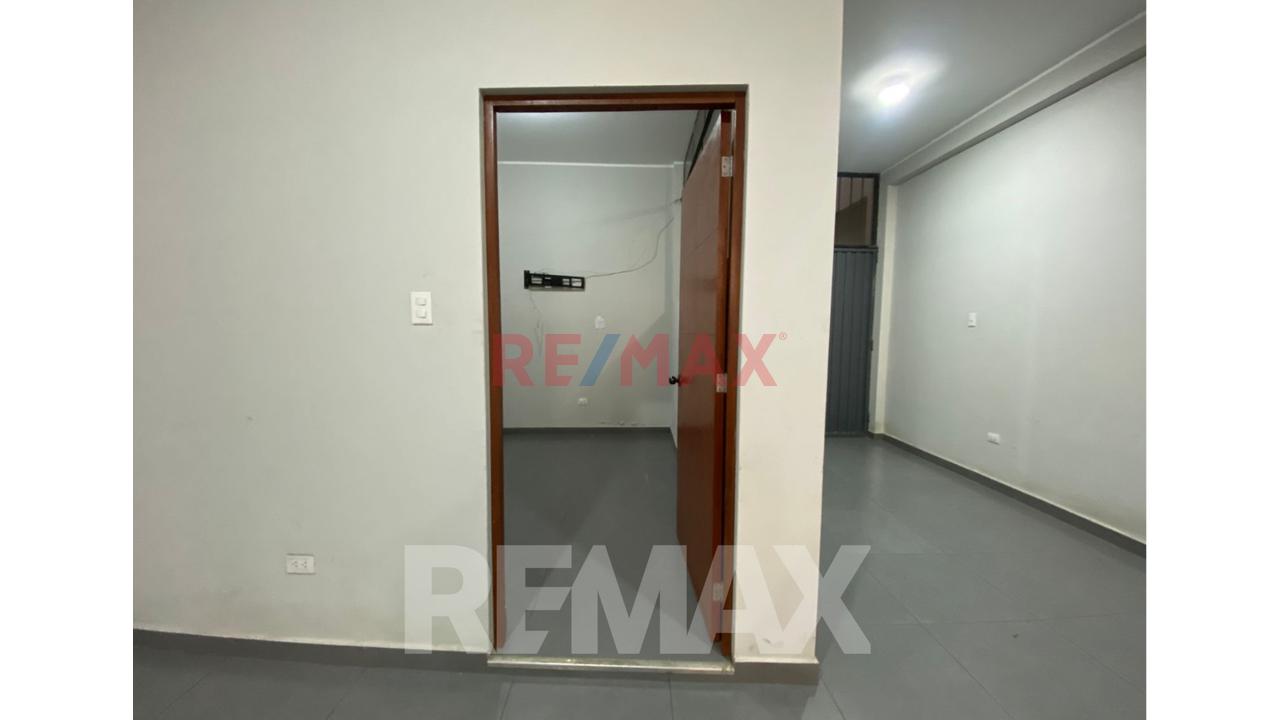 Se Vende Local En Av Ferrocarril , Frente Al Colegio San Isidro - 6
