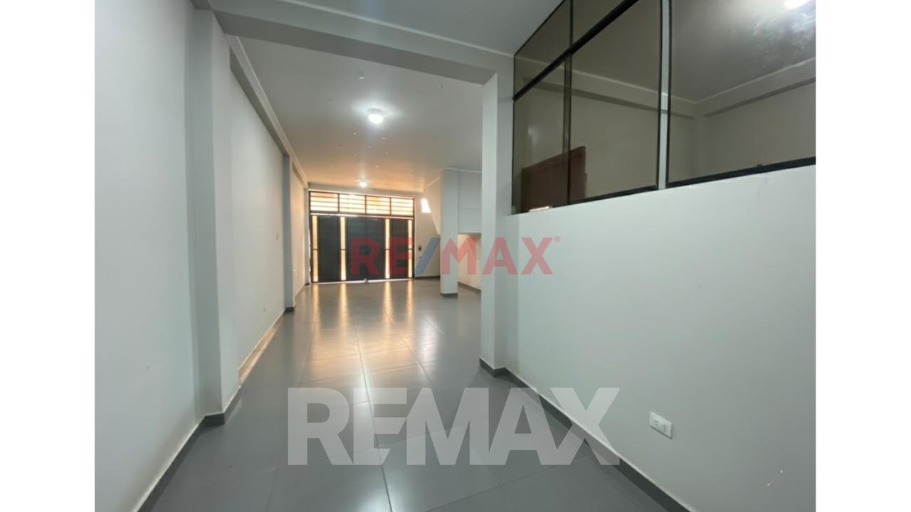 Se Vende Local En Av Ferrocarril , Frente Al Colegio San Isidro - 8