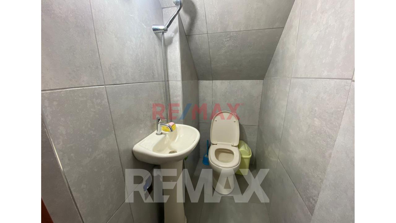 Se Vende Local En Av Ferrocarril , Frente Al Colegio San Isidro - 11