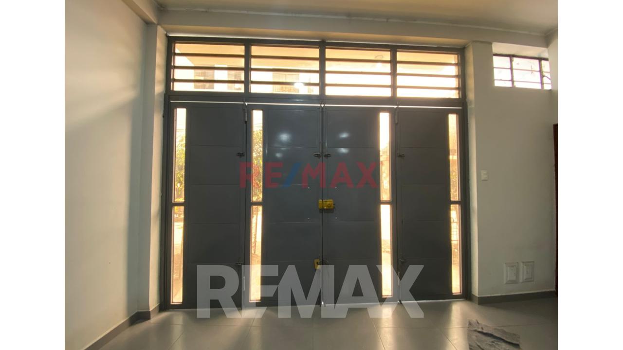 Se Vende Local En Av Ferrocarril , Frente Al Colegio San Isidro - 9
