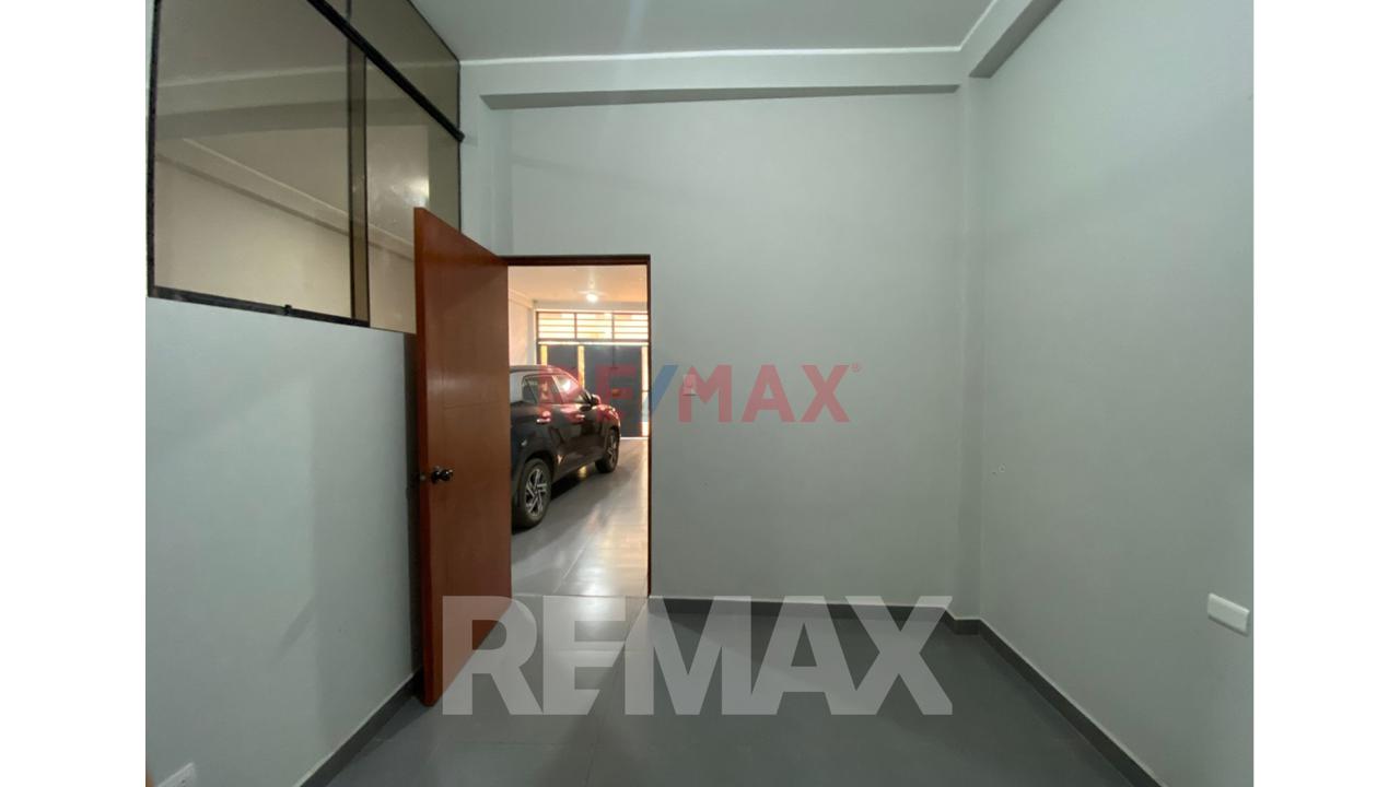 Se Vende Local En Av Ferrocarril , Frente Al Colegio San Isidro - 3