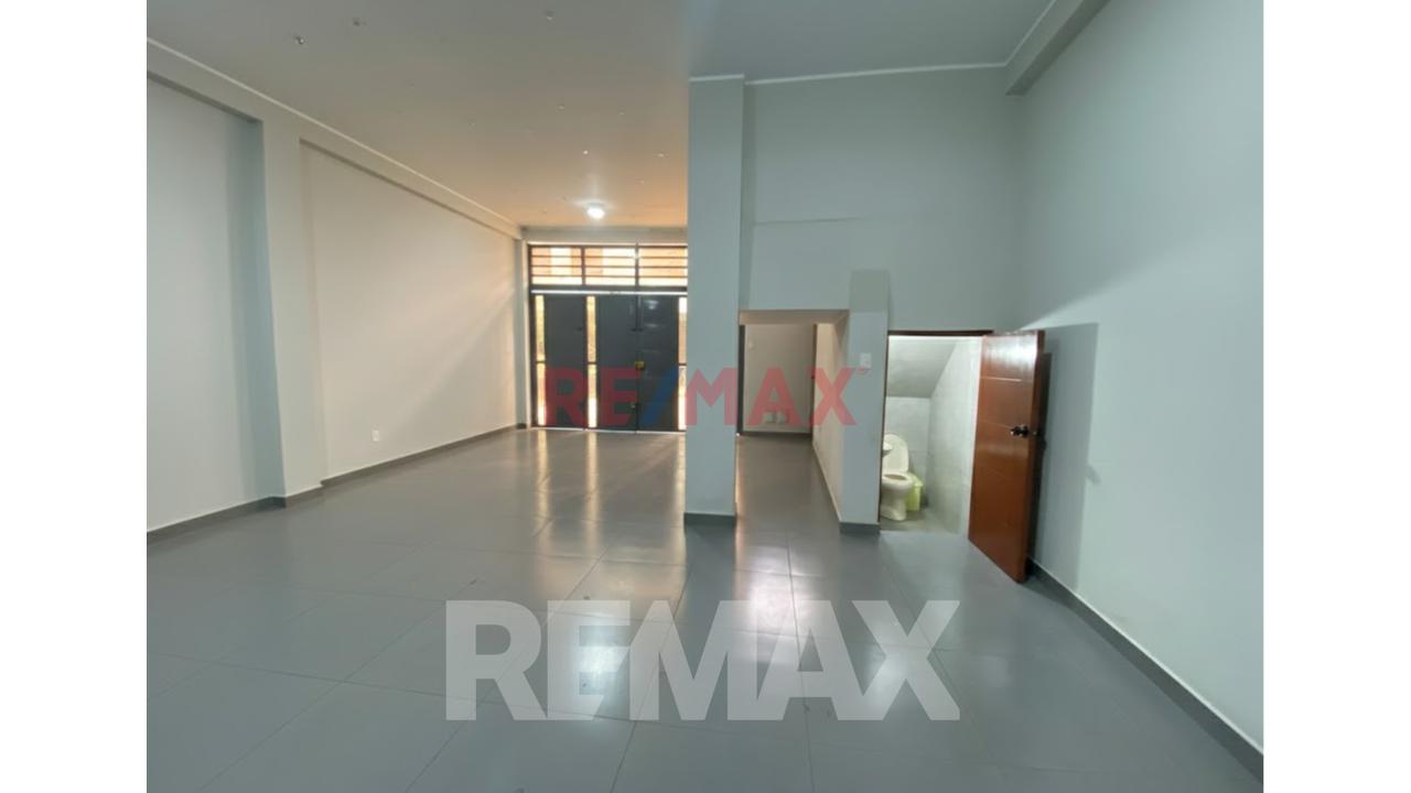 Se Vende Local En Av Ferrocarril , Frente Al Colegio San Isidro - 2
