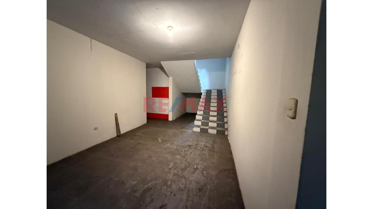 🏢✨ Local Comercial /🔁🔥 Doble Ingreso/Salida Av. Perú Y Av. Prol. Unión🔥📈 - 11
