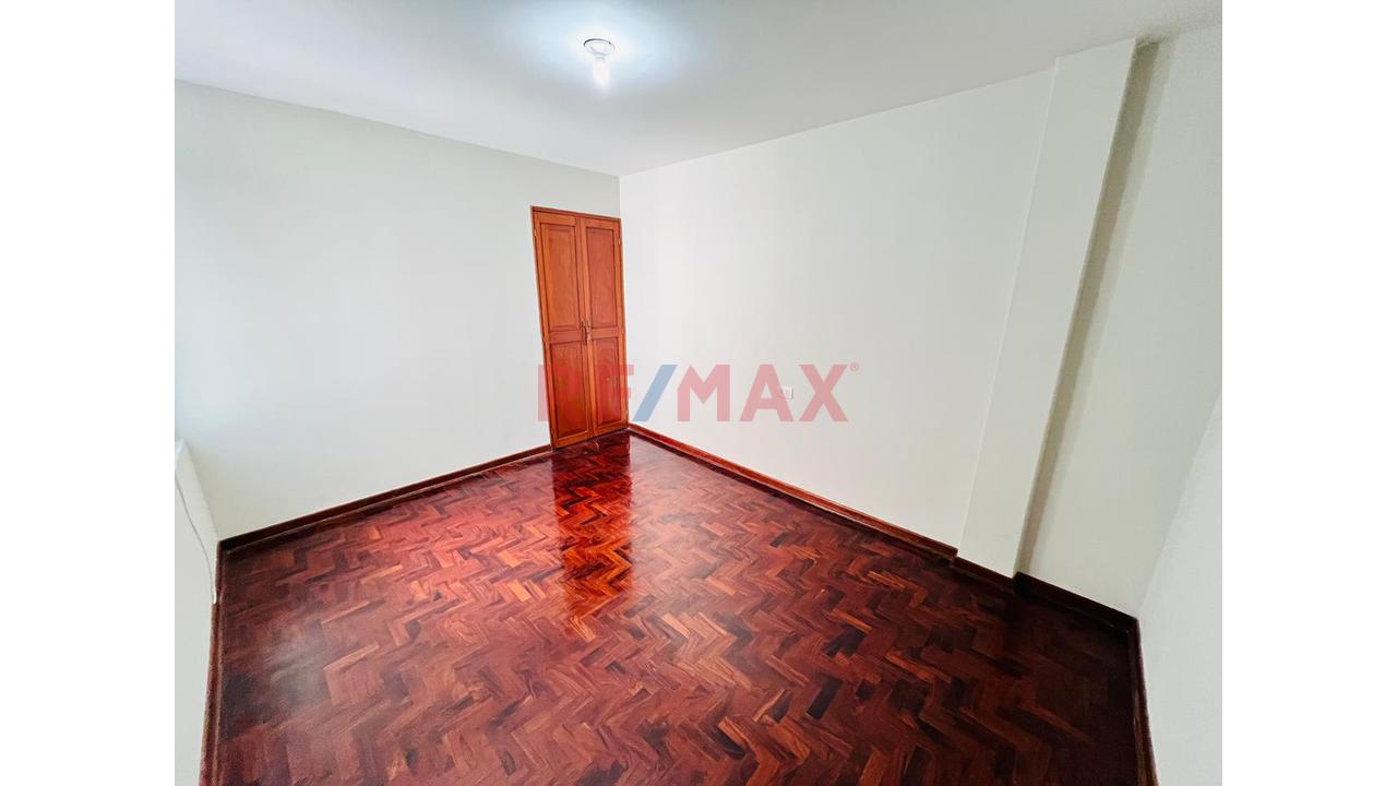 Se Vende Triplex En Ate – Ubicación Estratégica — foto 7