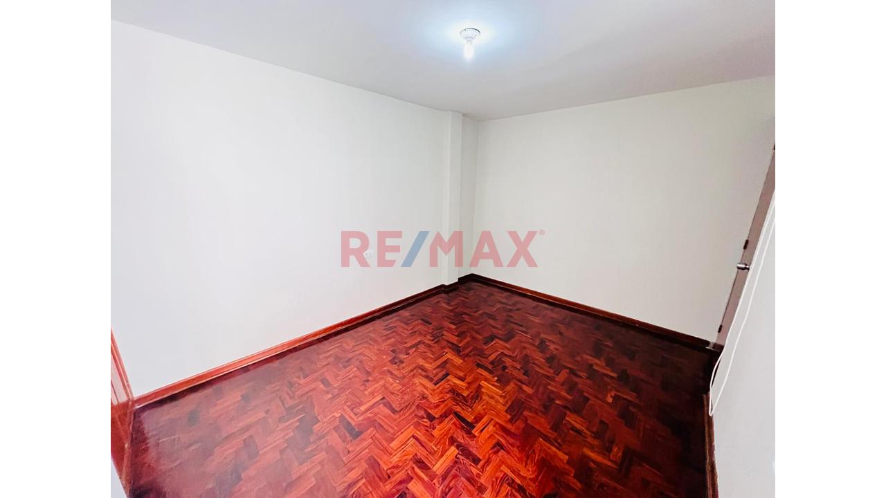 Se Vende Triplex En Ate – Ubicación Estratégica — foto 13