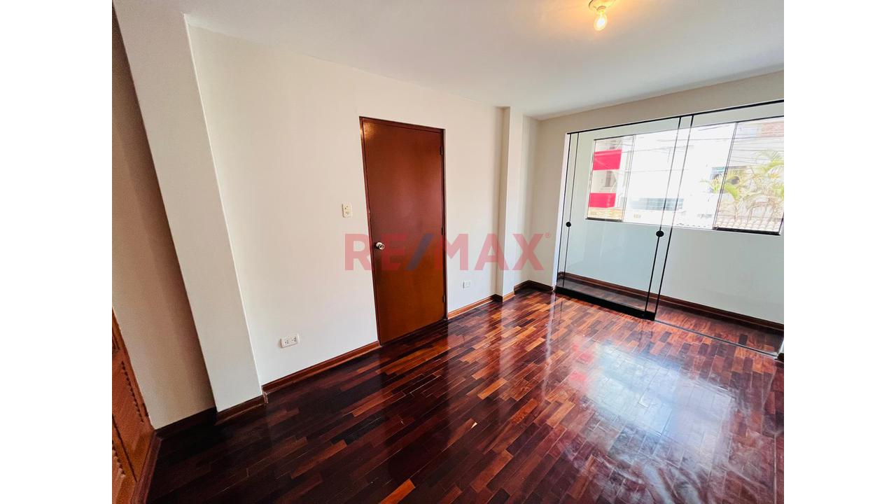 Se Vende Triplex En Ate – Ubicación Estratégica — foto 5