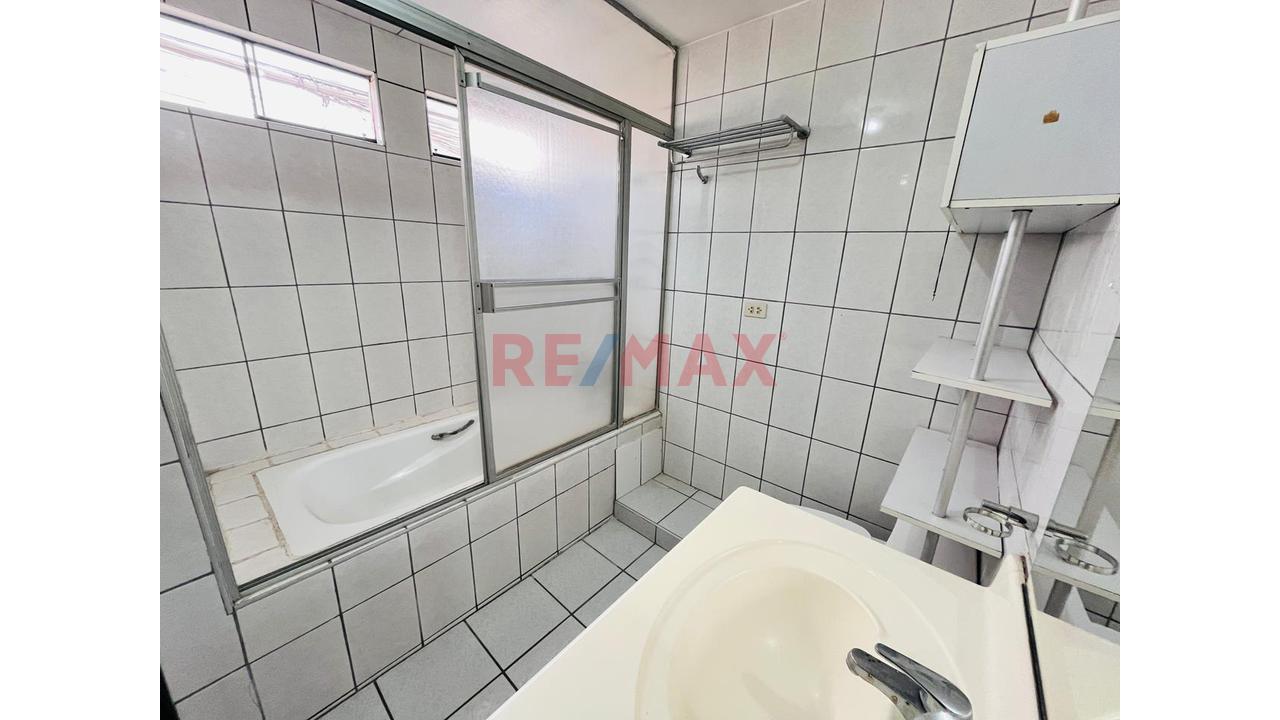 Se Vende Triplex En Ate – Ubicación Estratégica - 16