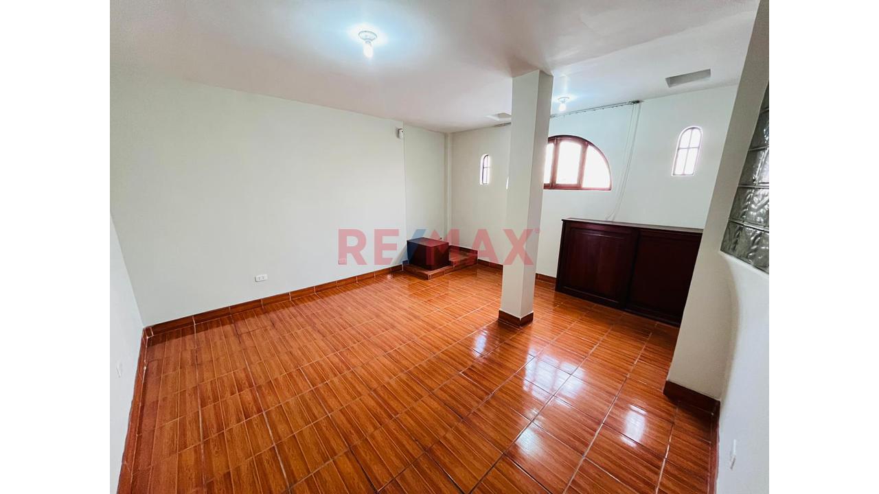 Se Vende Triplex En Ate – Ubicación Estratégica — foto 12